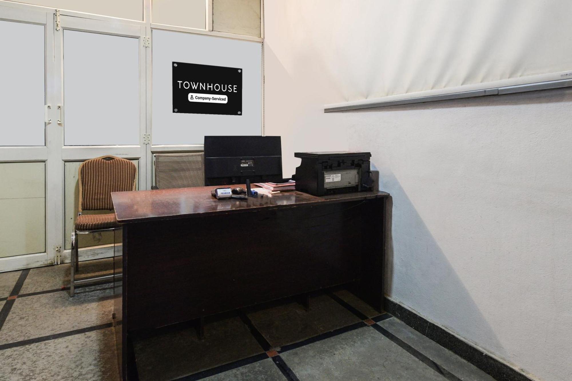 Super Townhouse Alwal Road Hotel Trimulgherry Exterior photo