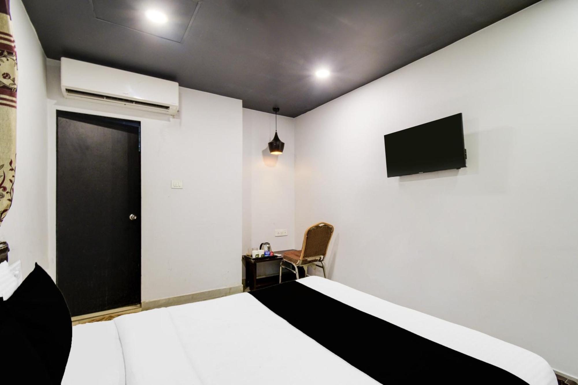 Super Townhouse Alwal Road Hotel Trimulgherry Exterior photo