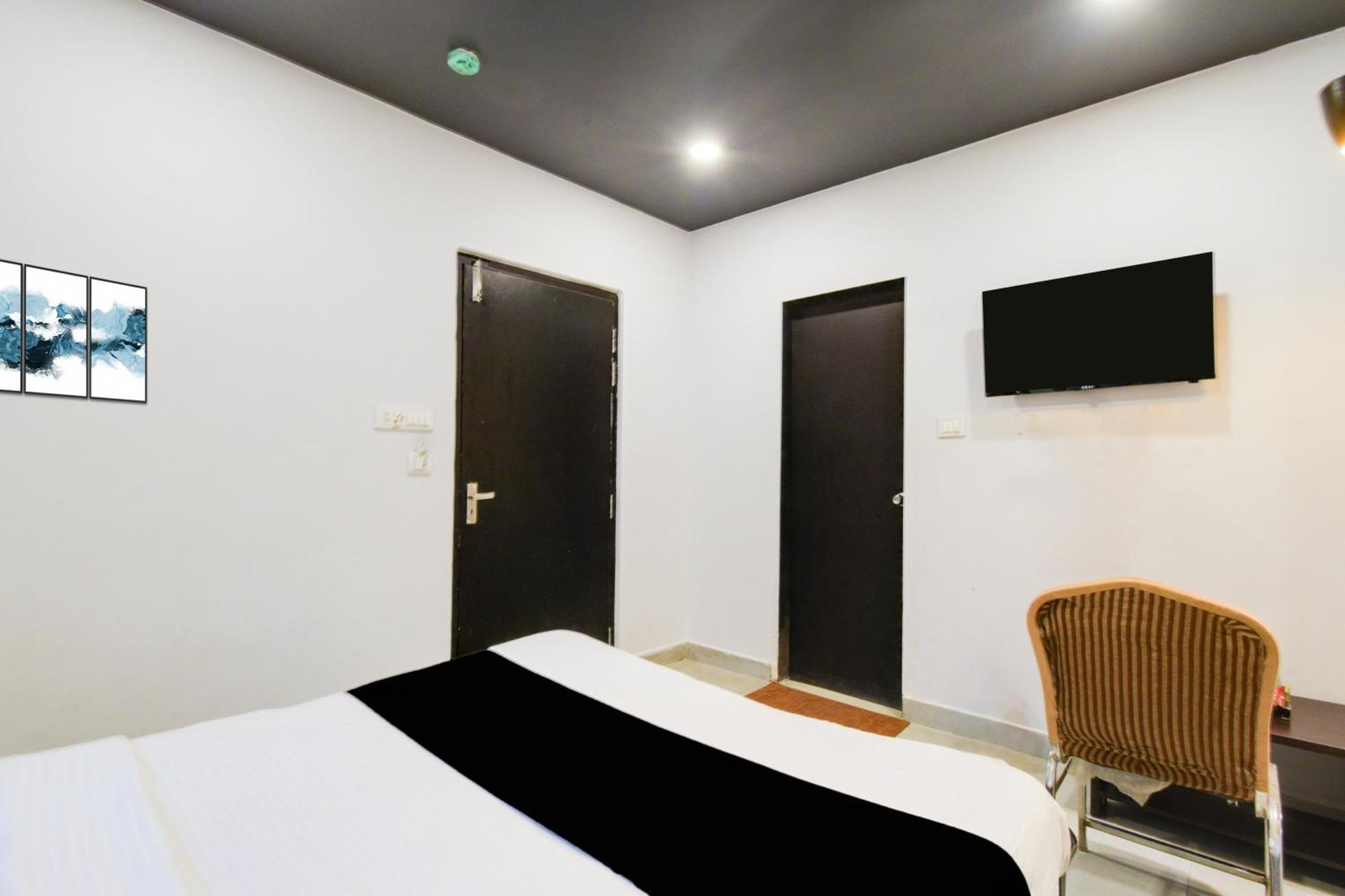 Super Townhouse Alwal Road Hotel Trimulgherry Exterior photo