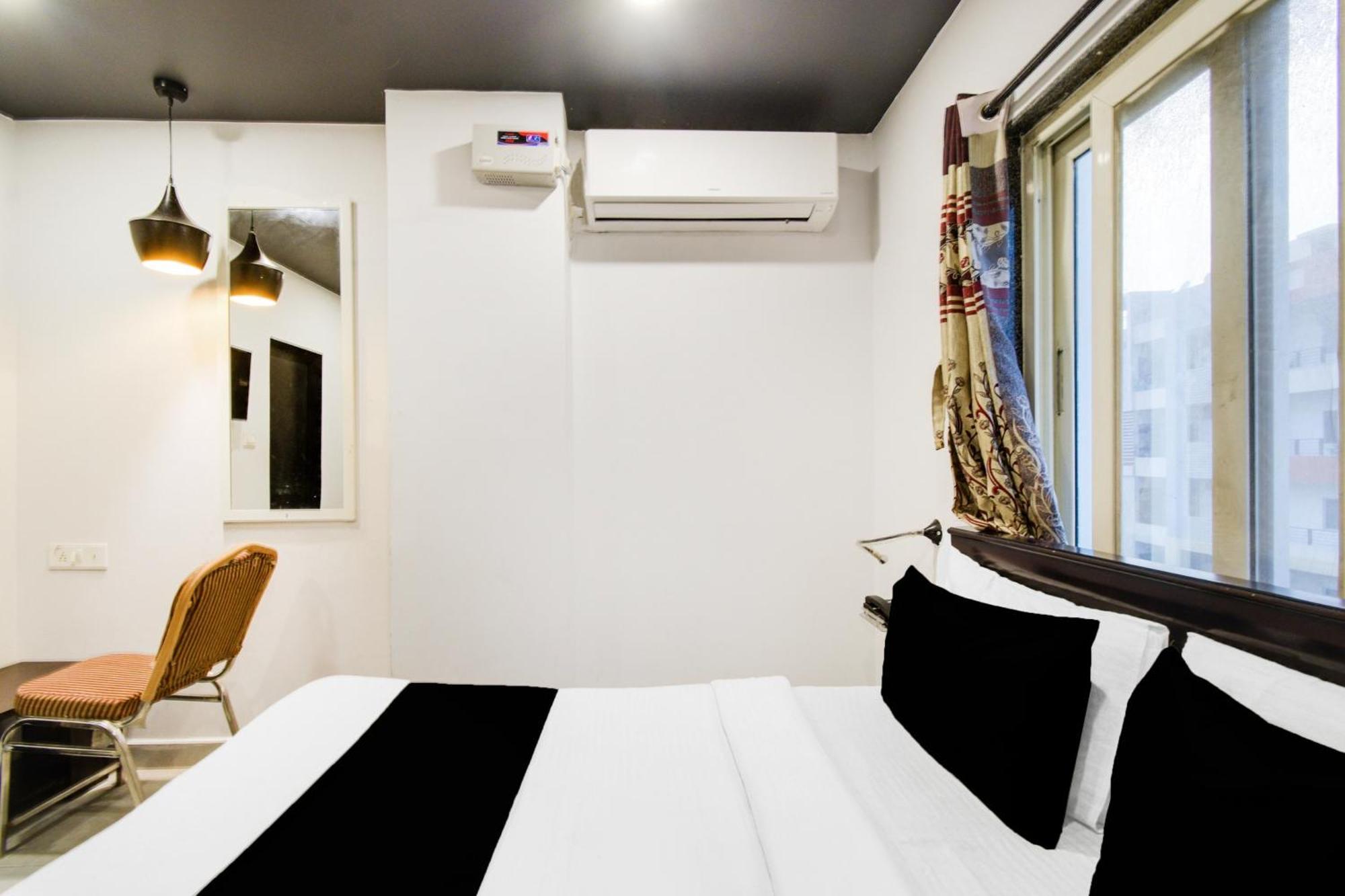Super Townhouse Alwal Road Hotel Trimulgherry Exterior photo